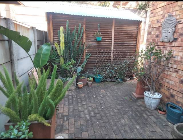 2 BEDROOM TOWNHOUSE FOR SALE IN SONNEGLANS